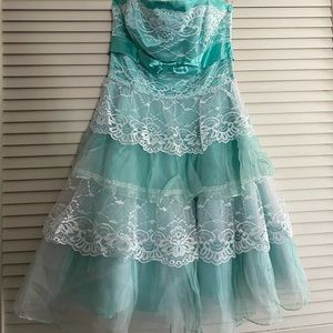 Vintage 2000s Betsey Johnson evening formal strapless seafoam dress. Size 4.